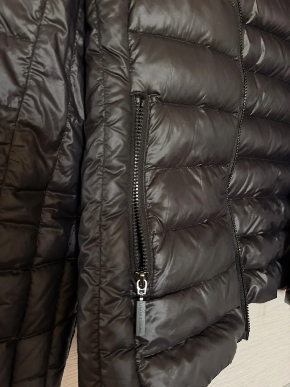 ARMANI EXCHANGE LIGHTWEIGHT QUILTED NYLON DOWN BLACK JACKET IN SMALL - Picture 5 of 15
